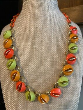 VTG Lisner Vibrant Thermoset Necklace